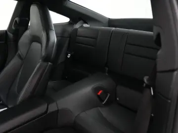 PORSCHE 992 Carrera 4