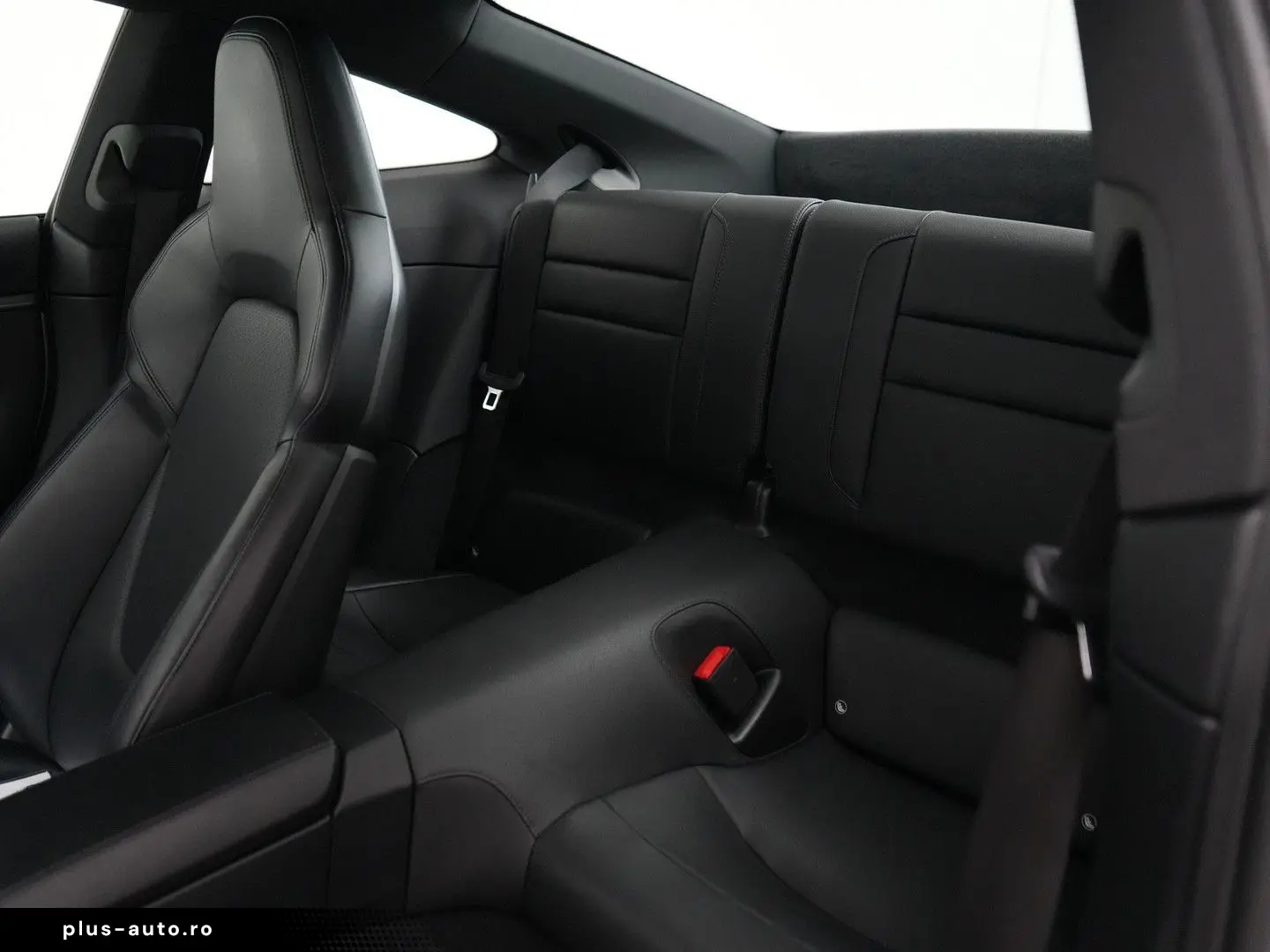 PORSCHE 992 Carrera 4