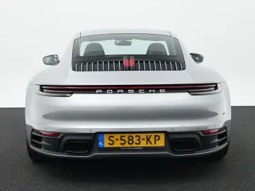 PORSCHE 992 Carrera 4