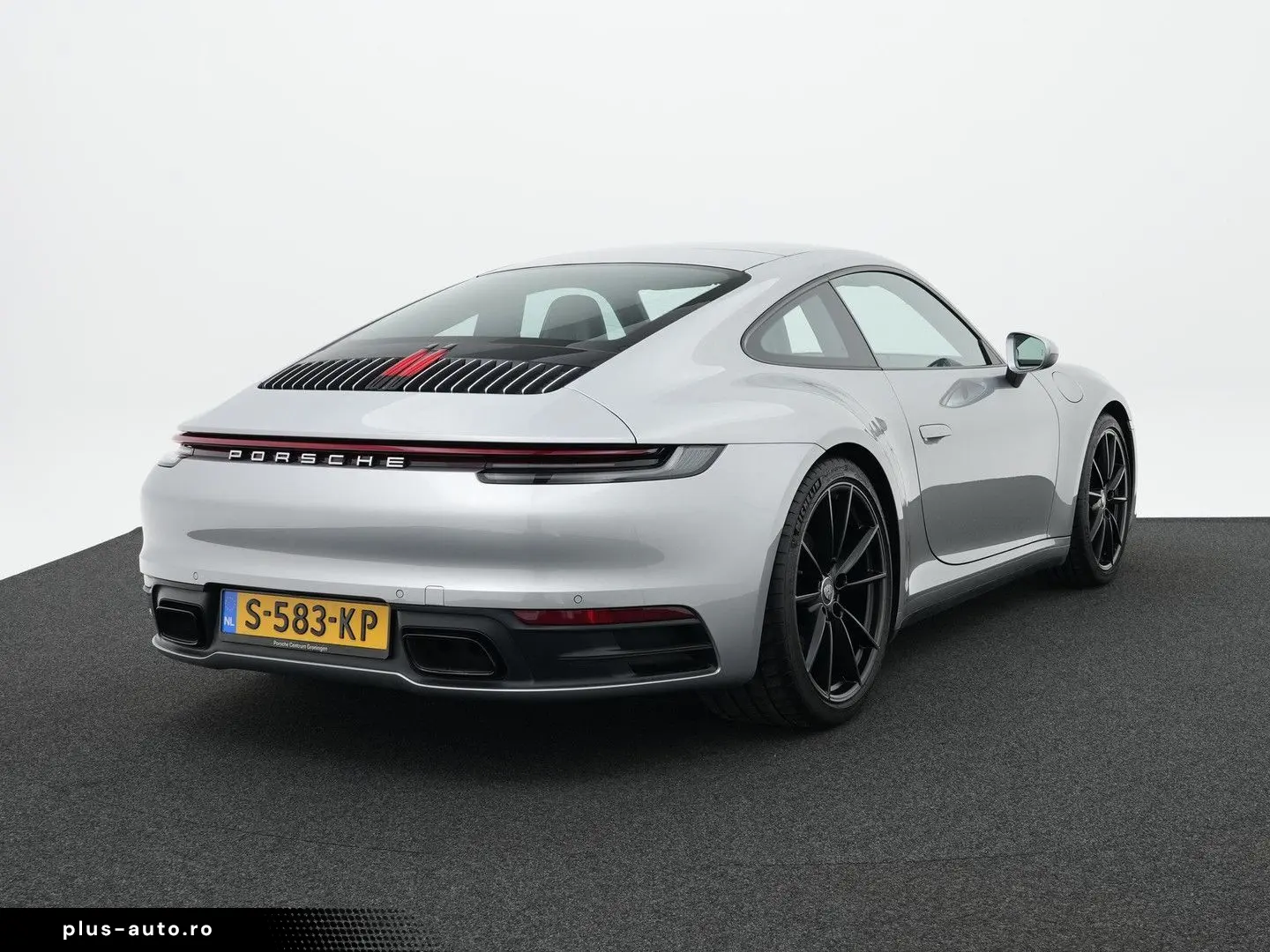PORSCHE 992 Carrera 4