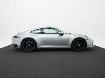 PORSCHE 992 Carrera 4