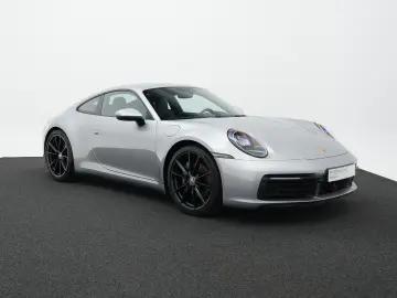 PORSCHE 992 Carrera 4