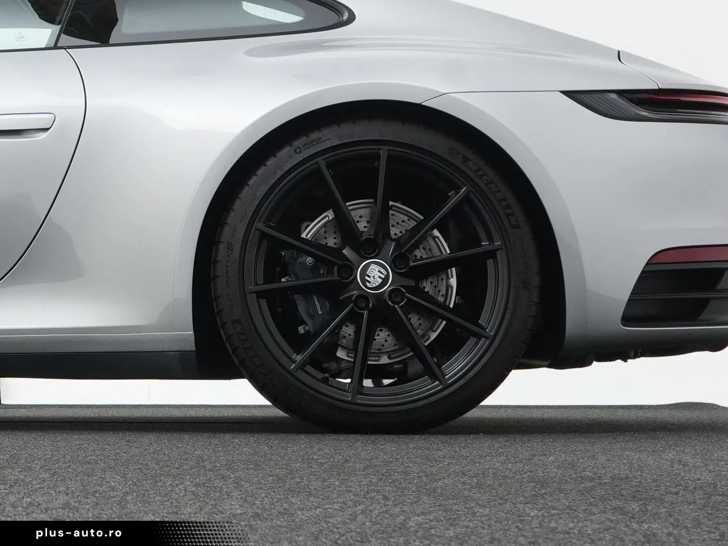 PORSCHE 992 Carrera 4