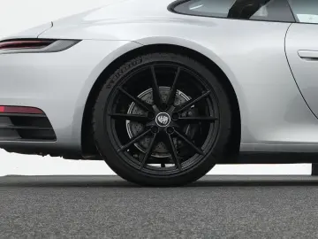 PORSCHE 992 Carrera 4