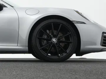 PORSCHE 992 Carrera 4