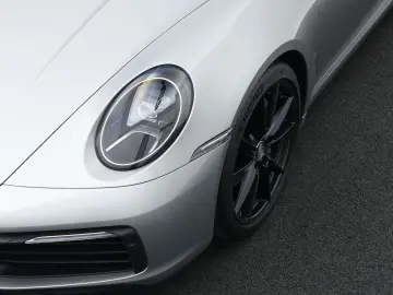 PORSCHE 992 Carrera 4