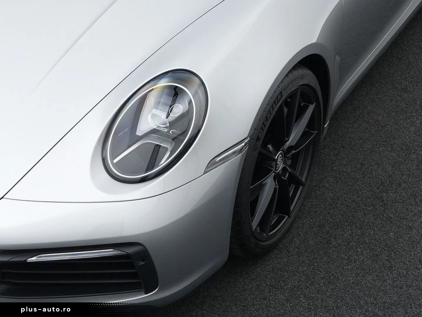 PORSCHE 992 Carrera 4