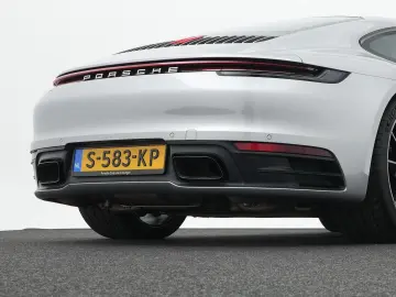 PORSCHE 992 Carrera 4