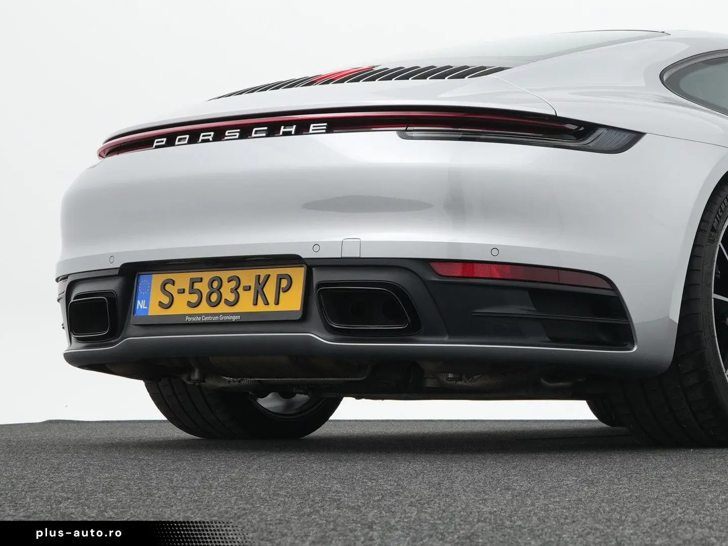 PORSCHE 992 Carrera 4