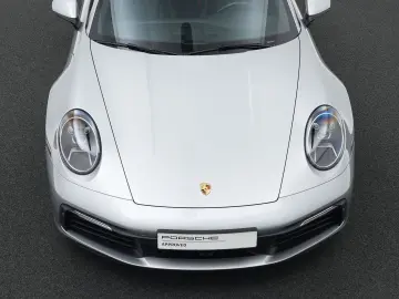 PORSCHE 992 Carrera 4