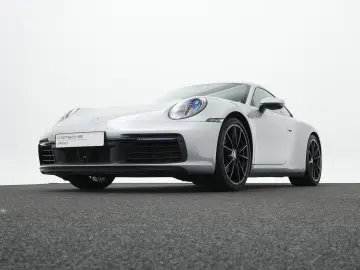 PORSCHE 992 Carrera 4