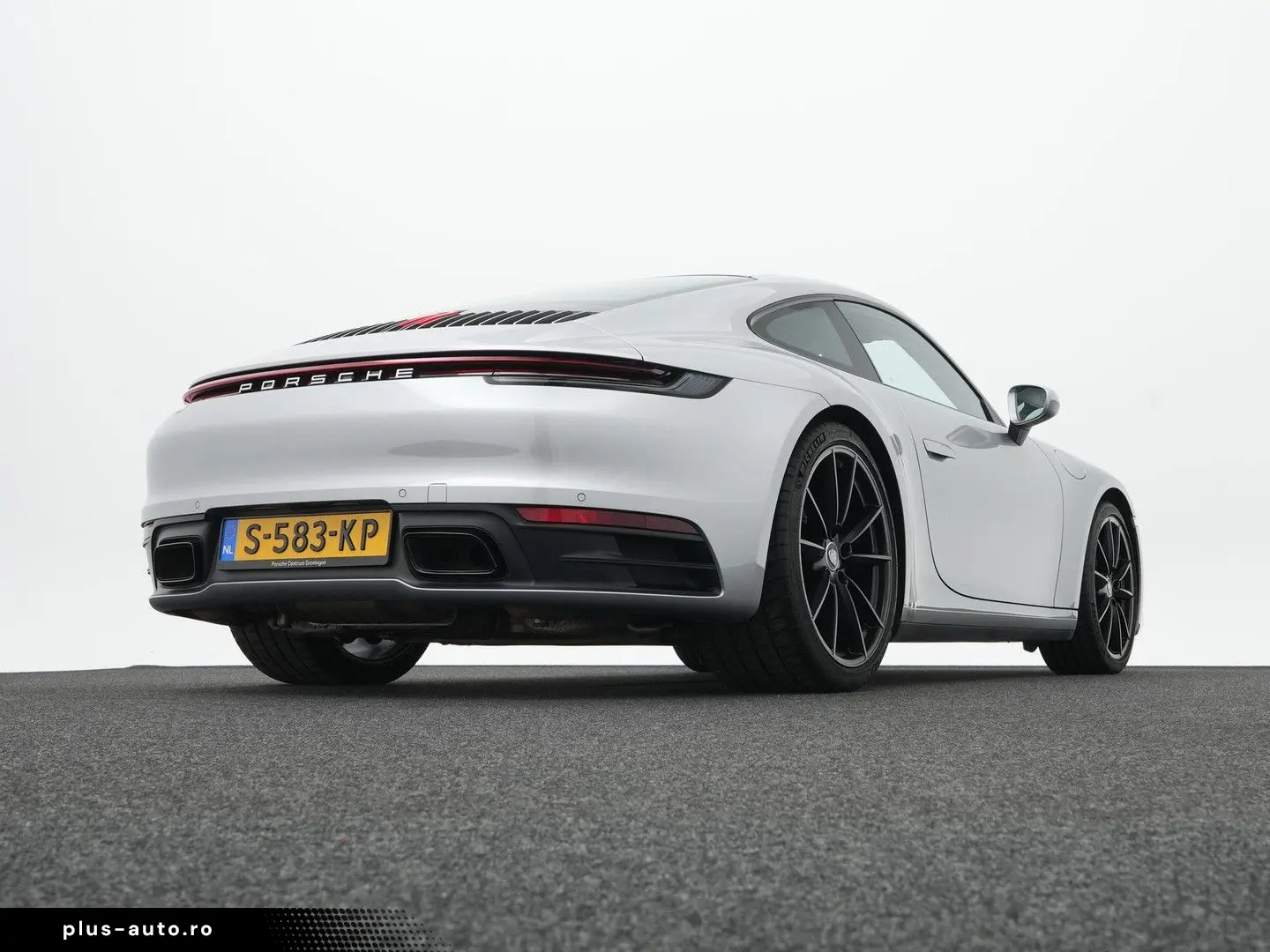 PORSCHE 992 Carrera 4