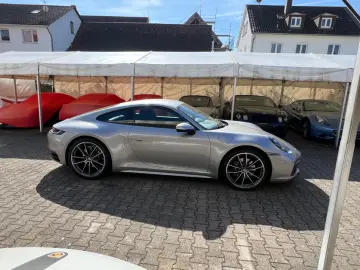 PORSCHE 992 911 Carrera 4 Garantie 2 . Jahre Top Zustand