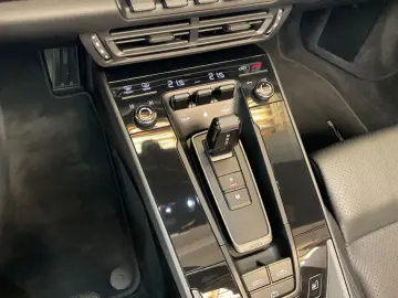 PORSCHE 992 Carrera 4 Cabriolet Aut 2.Hand Approved