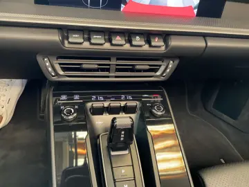 PORSCHE 992 Carrera 4 Cabriolet Aut 2.Hand Approved