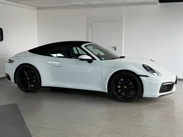 PORSCHE 992 Carrera 4 Cabrio Approved 04.27 360  BOSE