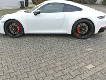 PORSCHE 992 gts 4 weiss 7 gang bose 360 grad 18 wege