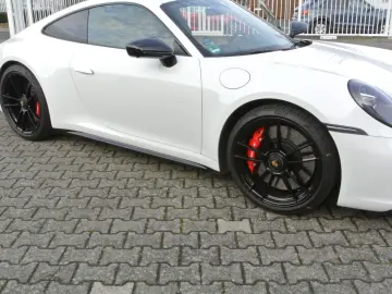 PORSCHE 992 gts 4 weiss 7 gang bose 360 grad 18 wege