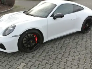 PORSCHE 992 gts 4 weiss 7 gang bose 360 grad 18 wege