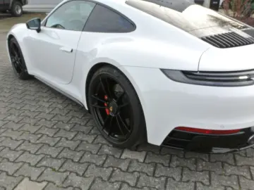 PORSCHE 992 gts 4 weiss 7 gang bose 360 grad 18 wege