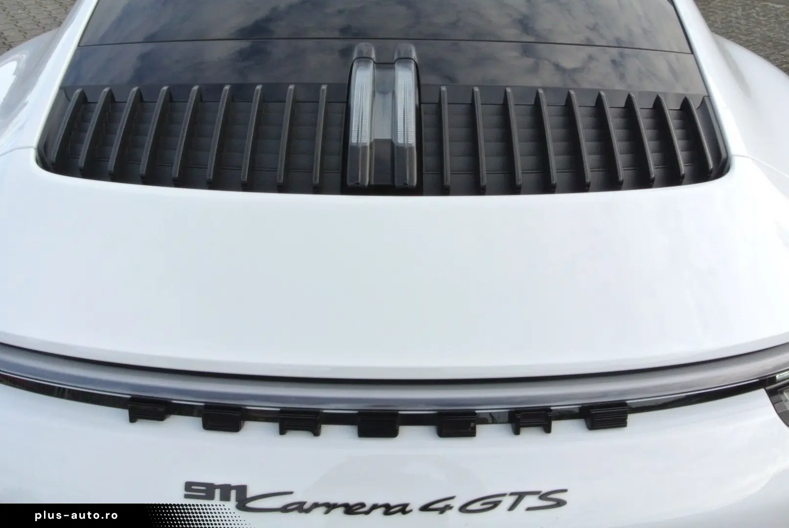 PORSCHE 992 gts 4 weiss 7 gang bose 360 grad 18 wege