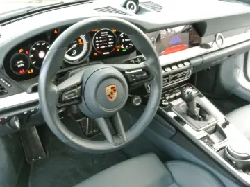 PORSCHE 992 gts 4 weiss 7 gang bose 360 grad 18 wege