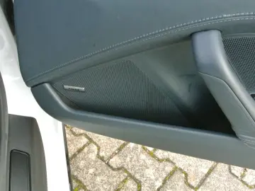 PORSCHE 992 gts 4 weiss 7 gang bose 360 grad 18 wege