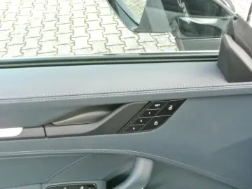 PORSCHE 992 gts 4 weiss 7 gang bose 360 grad 18 wege