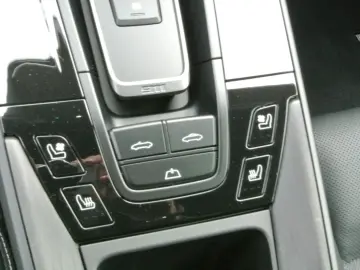 PORSCHE 992 gts 4 weiss 7 gang bose 360 grad 18 wege