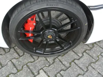 PORSCHE 992 gts 4 weiss 7 gang bose 360 grad 18 wege