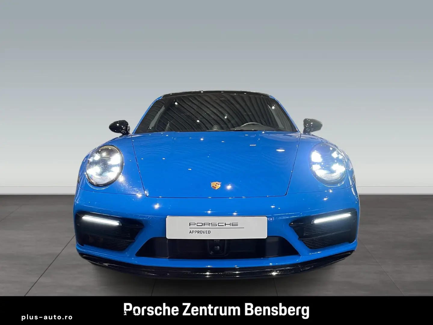 PORSCHE 911 Carrera 4 GTS