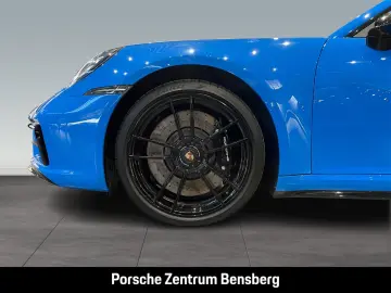 PORSCHE 911 Carrera 4 GTS