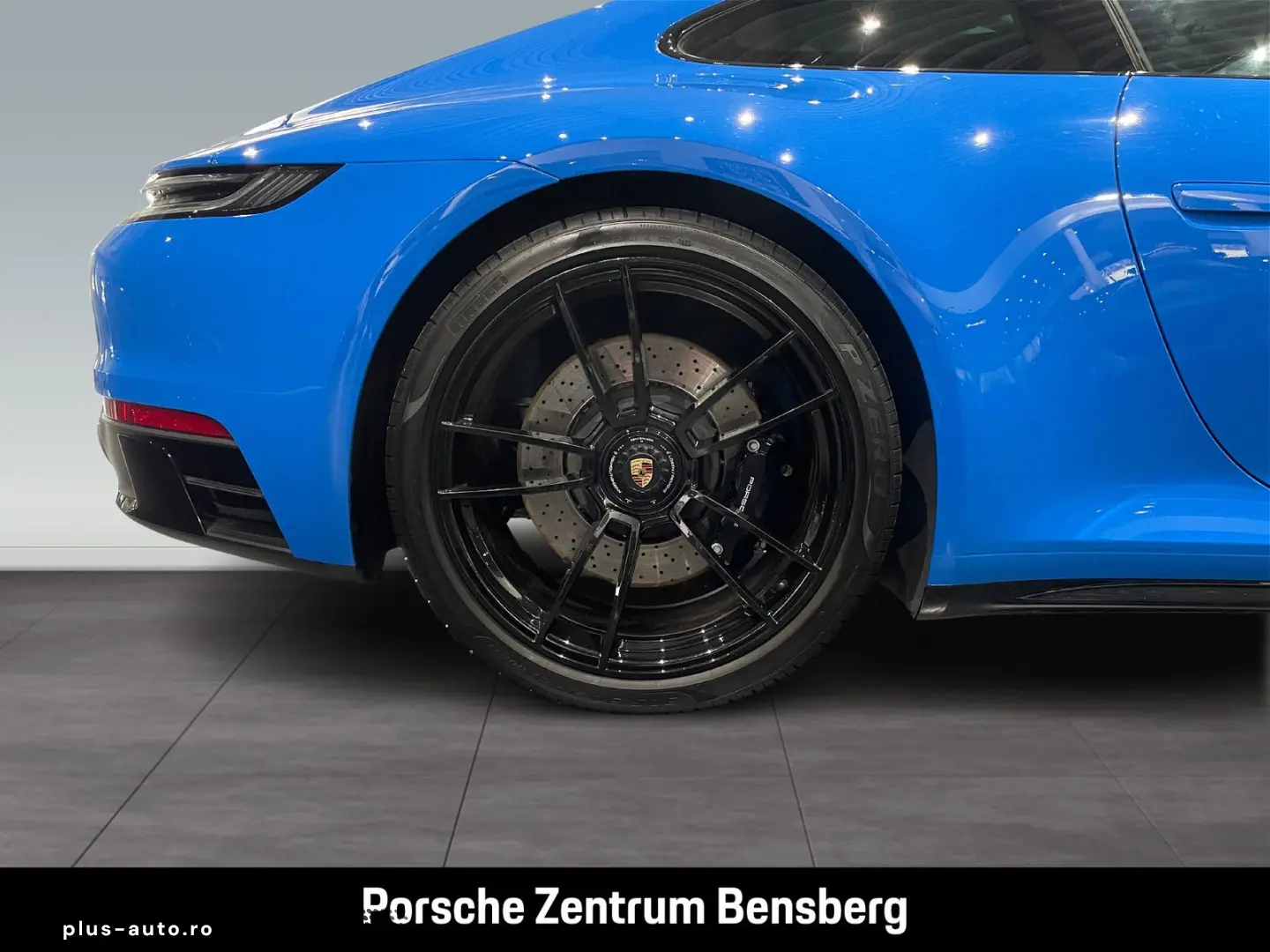 PORSCHE 911 Carrera 4 GTS