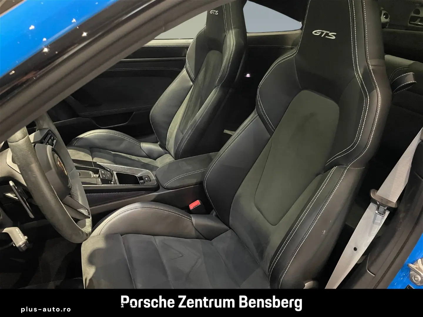 PORSCHE 911 Carrera 4 GTS