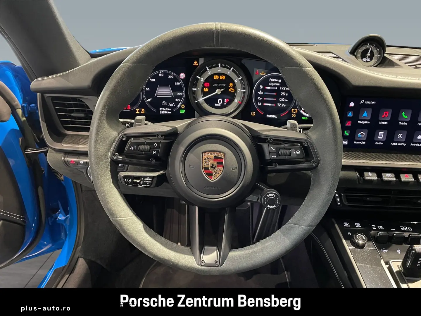 PORSCHE 911 Carrera 4 GTS