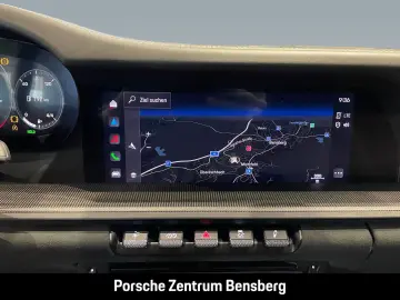 PORSCHE 911 Carrera 4 GTS