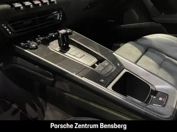 PORSCHE 911 Carrera 4 GTS