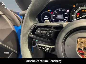 PORSCHE 911 Carrera 4 GTS