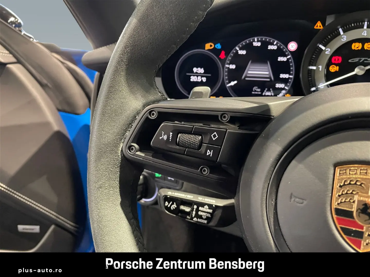 PORSCHE 911 Carrera 4 GTS