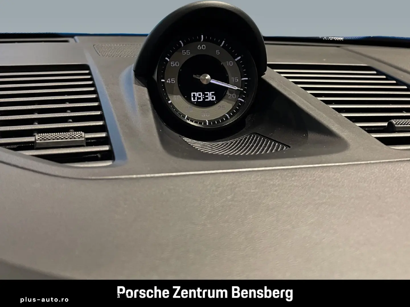 PORSCHE 911 Carrera 4 GTS