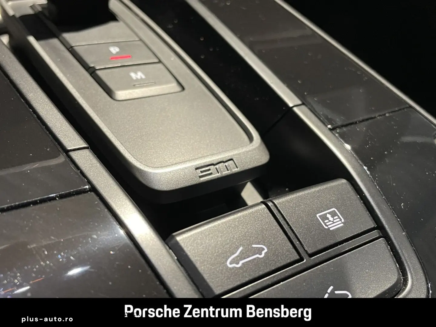 PORSCHE 911 Carrera 4 GTS