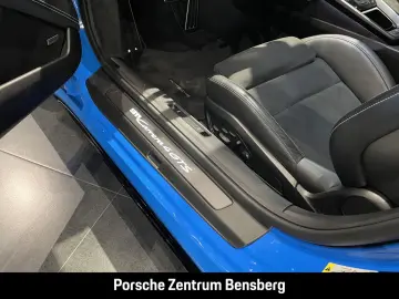 PORSCHE 911 Carrera 4 GTS