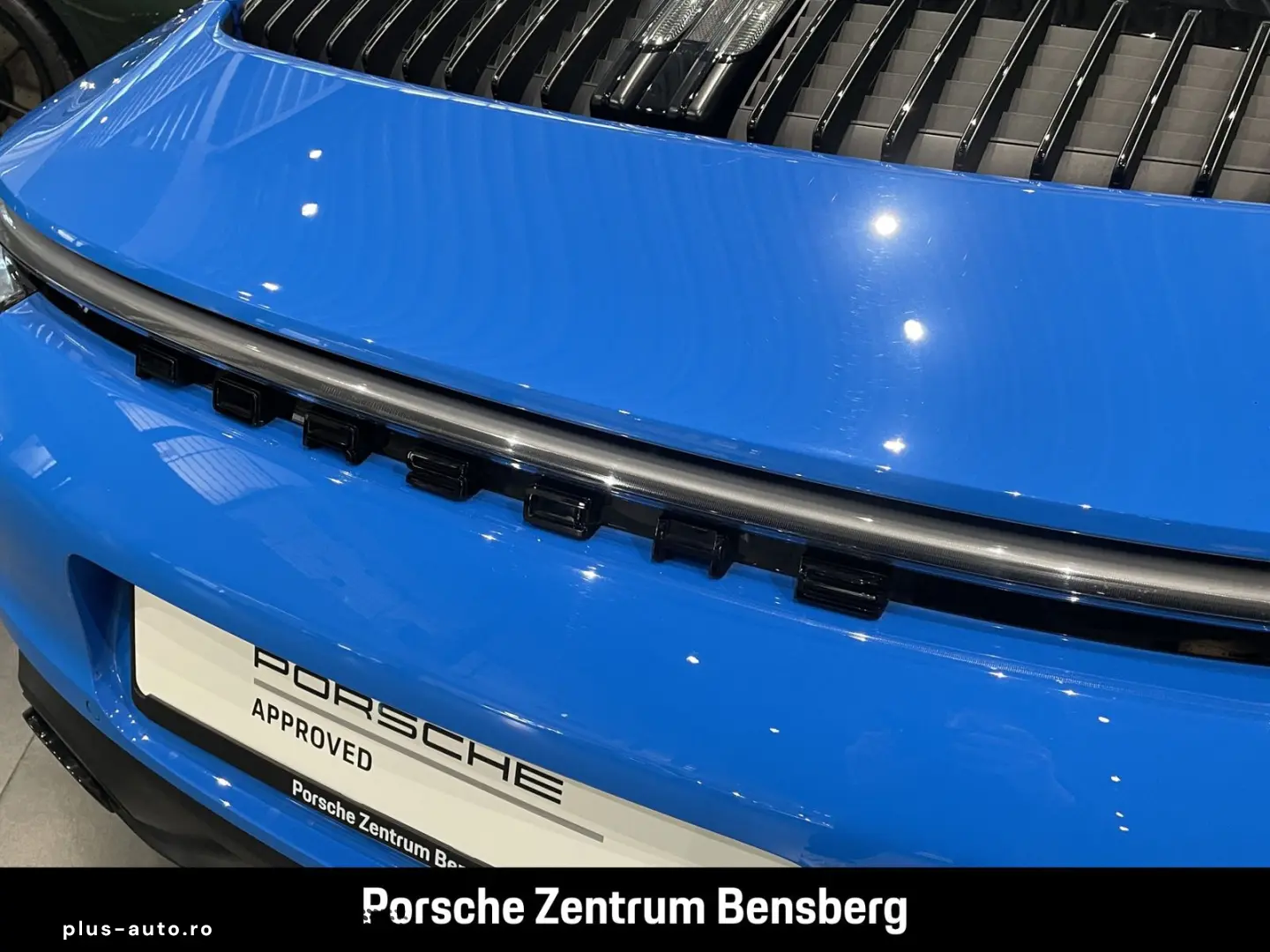 PORSCHE 911 Carrera 4 GTS