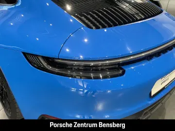 PORSCHE 911 Carrera 4 GTS