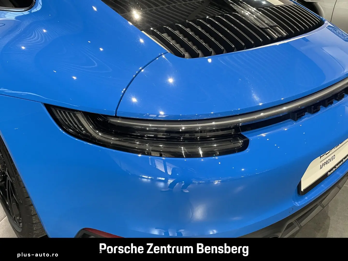 PORSCHE 911 Carrera 4 GTS