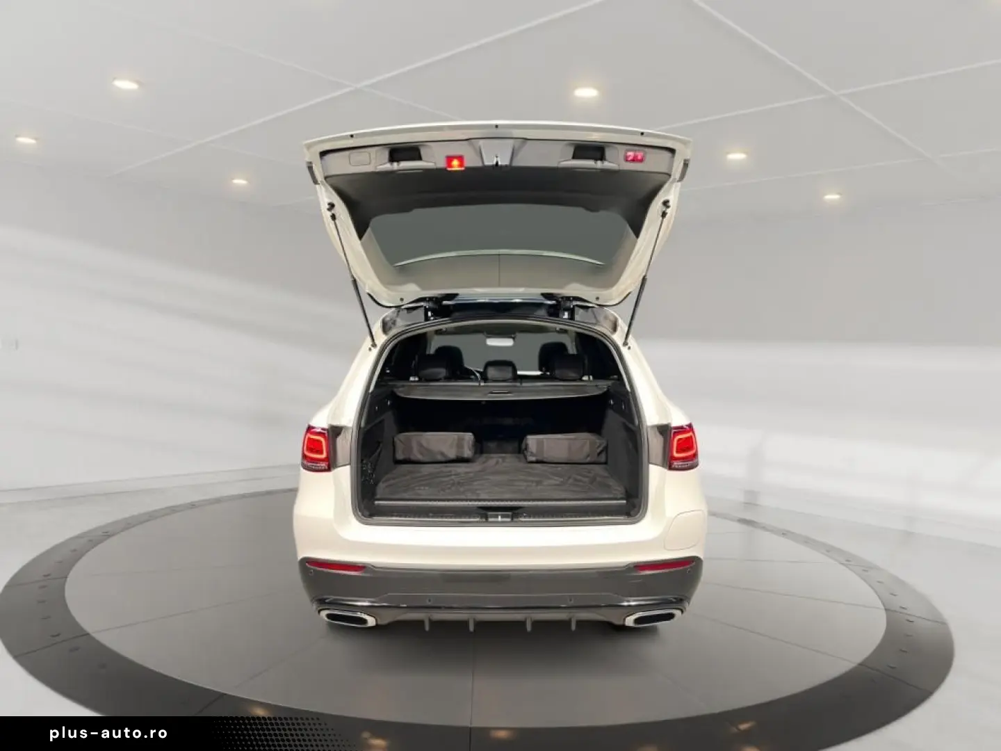 MERCEDES-BENZ GLC 300e 4M AMG AMG MBUX Night HUD Pano