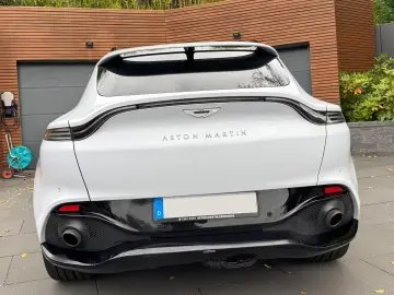 Aston Martin DBX