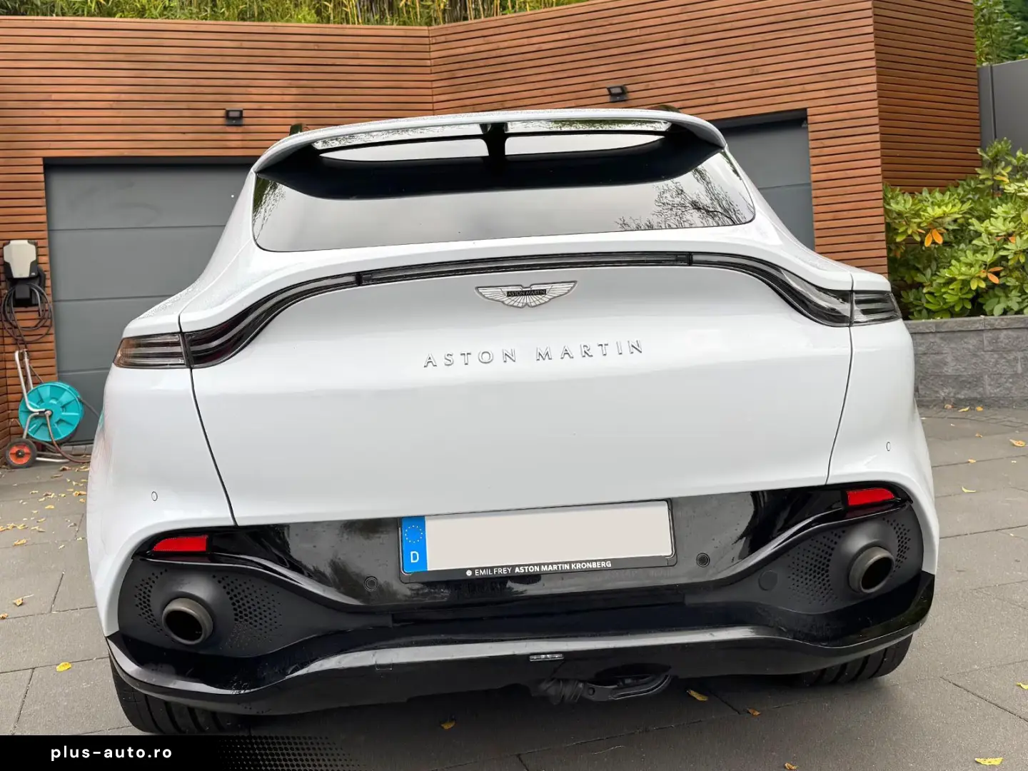 Aston Martin DBX