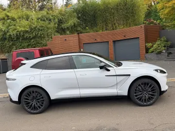 Aston Martin DBX