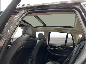 BMW X3 xDrive30e HIFI DAB LED PANO AHK ALU 18